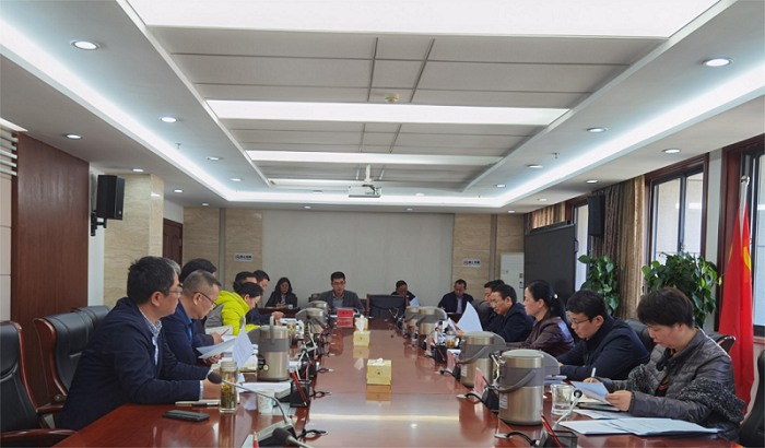 区委四届七十四次常委会会议召开
