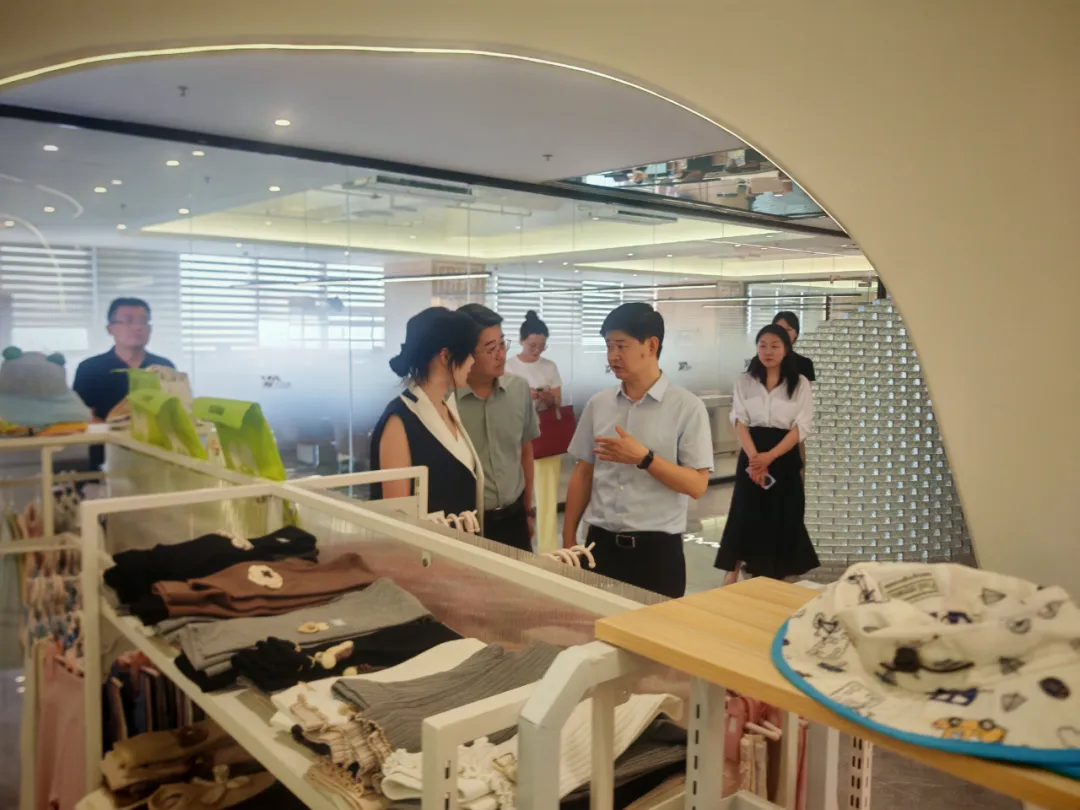 张圣辉开展访企入村（居）专题行动