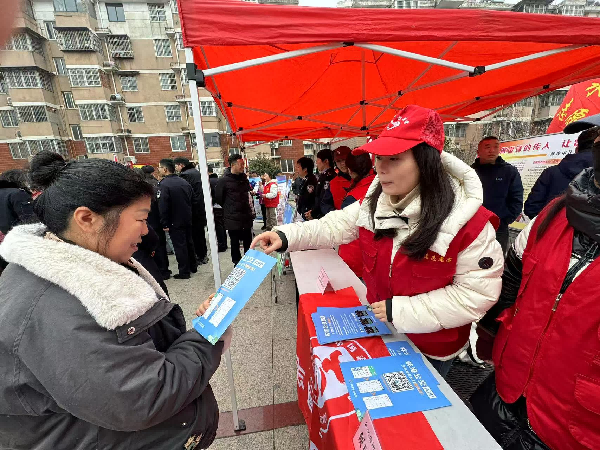 公交集团开展宣传“蚌埠公交”APP志愿服务活动